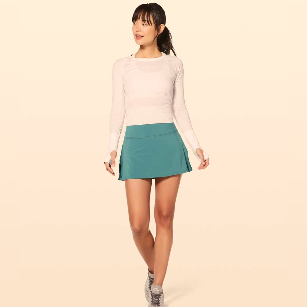 Lululemon Play Off The Pleats Skirt. No size dot.size 4. Blue. EUC 💙